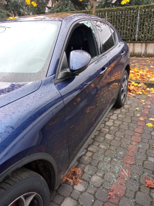 cassina de pecchi auto danneggiate in via trieste