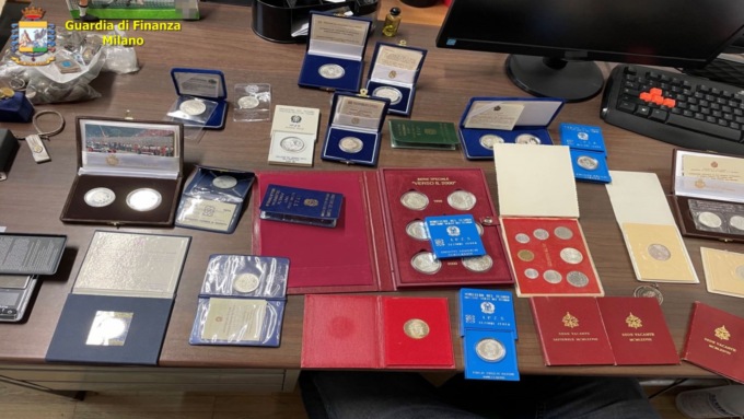 Compro oro abusivo: sequestrati 2,4 chili di metalli preziosi