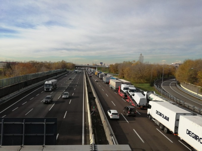 Gravissimo incidente in A4: morto un 40enne