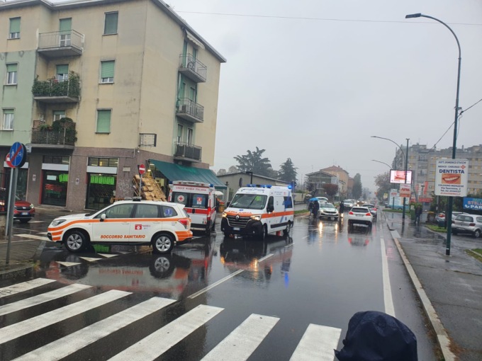 Coppia di anziani investita da un’auto: intervengono due ambulanze e l’automedica