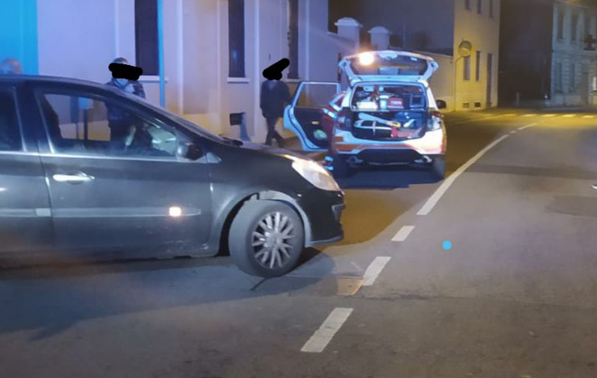 Investita da un’auto, sul posto anche l’automedica: paura per una 55enne