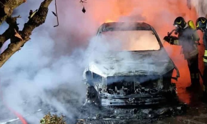 Pick-up in fiamme a Rivolta