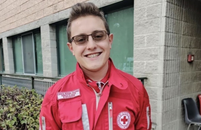 L’impegno per il sociale con la divisa della Croce Rossa: Tommaso, 18 anni, è Alfiere della Repubblica