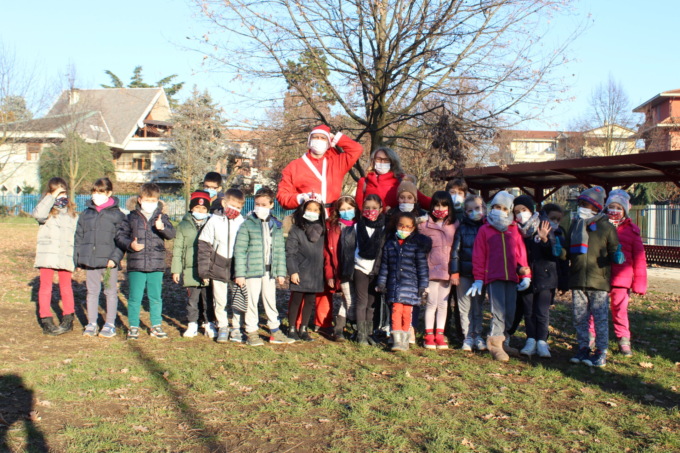 Le letterine degli alunni della Deledda consegnate a Babbo Natale