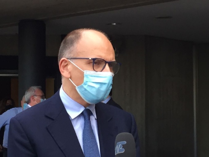 “Letta, antifascista a puntate”, e scoppia la guerra civile nell’Anpi