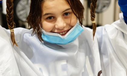 Il regalo di Natale di Christian, 11 anni: i suoi capelli per i malati di cancro