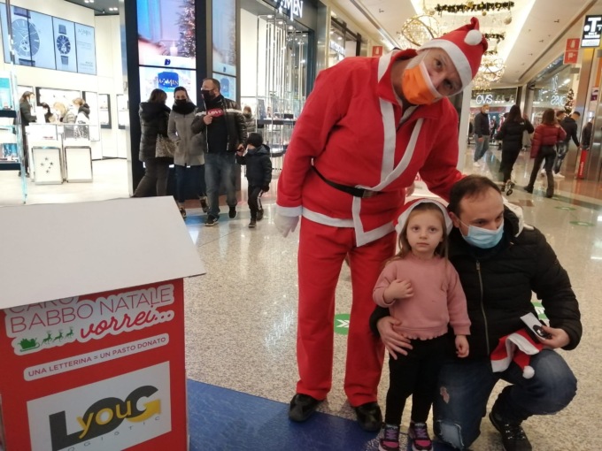 Decine di letterine benefiche consegnate a Babbo Natale