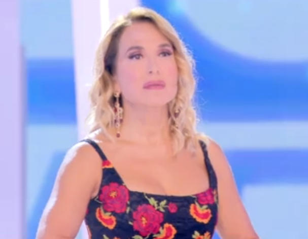 Si presenta davanti a Mediaset: “Voglio parlare con Barbara D’Urso!”. E arrivano i Carabinieri