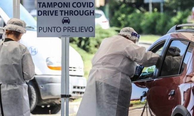 Non solo code per i tamponi: anche avere l’esito del test diventa una “odissea”
