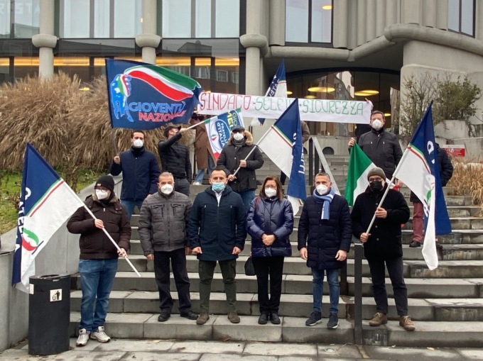Più sicurezza per Segrate, flashmob di Fratelli d’Italia