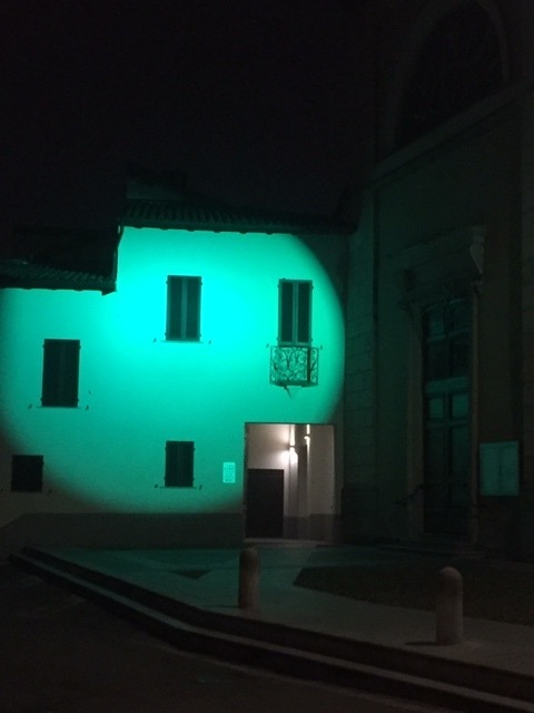 Luce verde sulla chiesa di santo Stefano