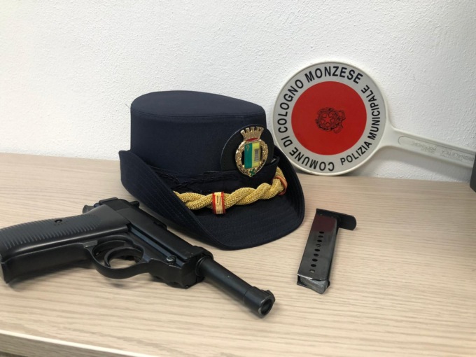 Ragazzino fermato dalla Polizia Locale: aveva una pistola sotto il giubbotto