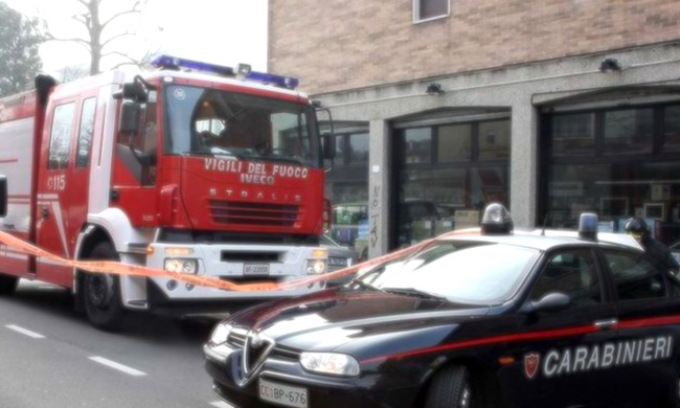 L’ascensore precipita nel vuoto: morto un operaio 55enne, ferito gravemente un 26enne