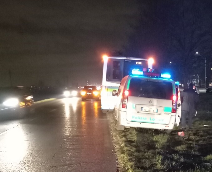 Scontro tra una macchina e un pullman