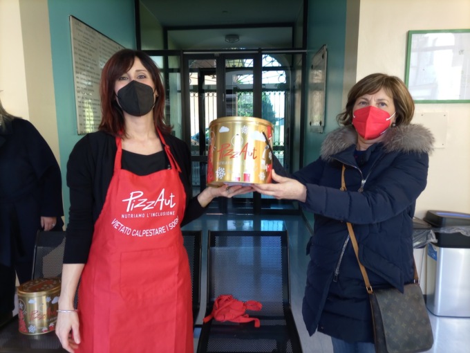 Panettoni in dono da PizzAut per gli ospiti dell’ospedale Marchesi di Inzago