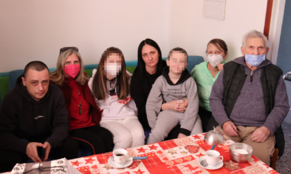 Famiglia di Pioltello ospita una coppia di profughi ucraini con i loro figli: "Non pensavamo arrivasse la guerra"