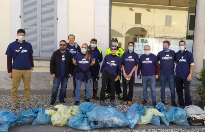 Plastic Free: a Carugate per raccogliere plastica e rifiuti abbandonati