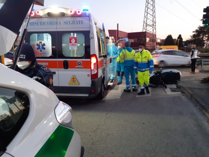 Scontro auto scooter, traffico paralizzato