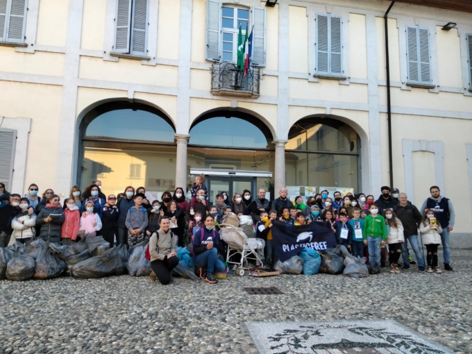 Plastic free è un successo a Carugate: raccolti quintali di immondizia
