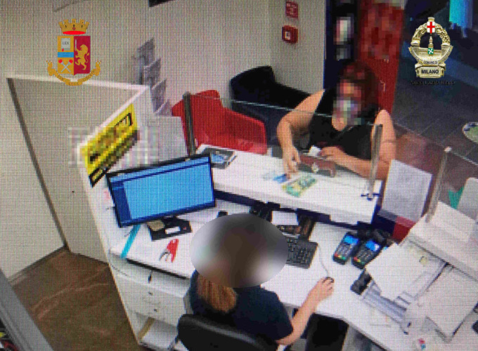 Furto di 350mila euro in valuta straniera: arrestati tre dipendenti delle Poste e i loro complici