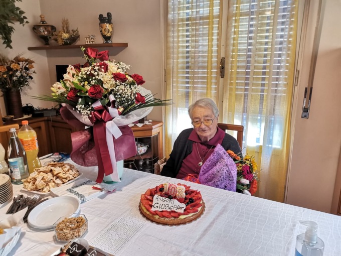 Per i 103 anni di Nonna Peppa gli auguri del “Torino” e il saluto del sindaco