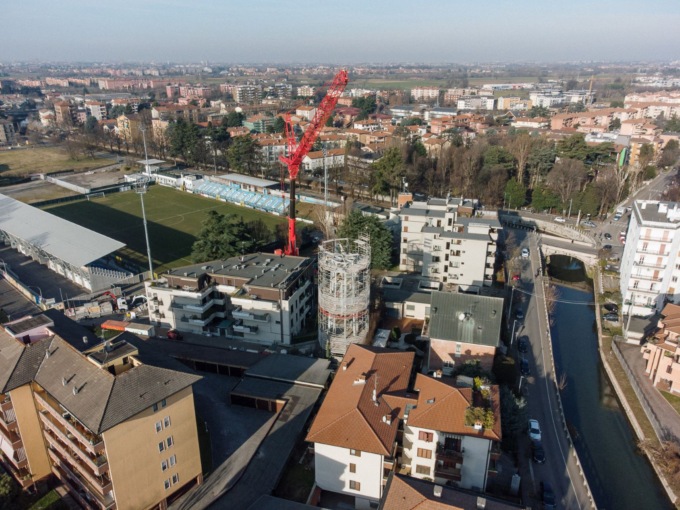 Le foto dell’abbattimento della storica Torre dell’acquedotto di Gorgonzola