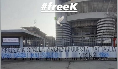 Striscione di solidarietà degli ultras interisti per un membro della baby gang accusata di rapine e pestaggi