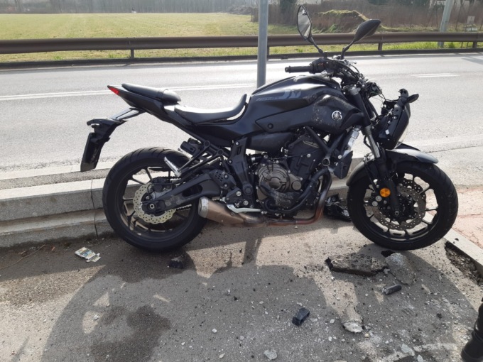 Incidente sulla Padana superiore, centauro in ospedale