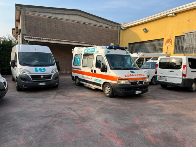 Partite per l’Ucraina due ambulanze cariche di farmaci