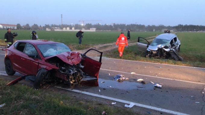 Gravissimo incidente tra due auto a Pozzo d’Adda, un morto