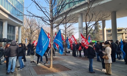 Lavoratori Verti in sciopero contro gli esuberi. In corso il presidio sotto il palazzo della Regione