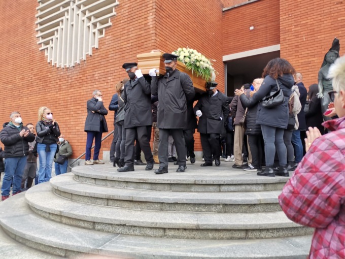 Cassina de pecchi funerali luca cominardi
