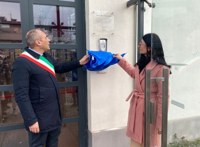Un albero e una targa per le vittime del Covid e per chi l’ha combattuto
