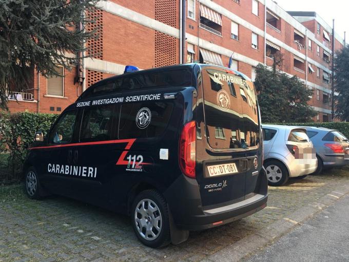 Omicidio a Cologno Monzese: donna trovata morta in casa con numerose coltellate