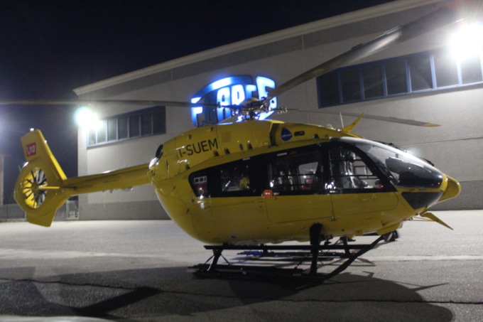 Perde il controllo della moto ed esce di strada: 58enne in ospedale in elisoccorso