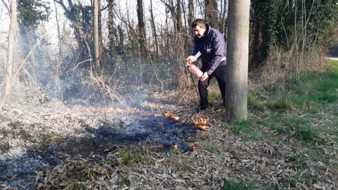 Fiamme sulle sponde dell’Adda, interviene la Polizia Locale