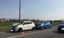 Incidente tra quattro auto, coinvolti anche tre bambini: traffico in tilt sulla Provinciale