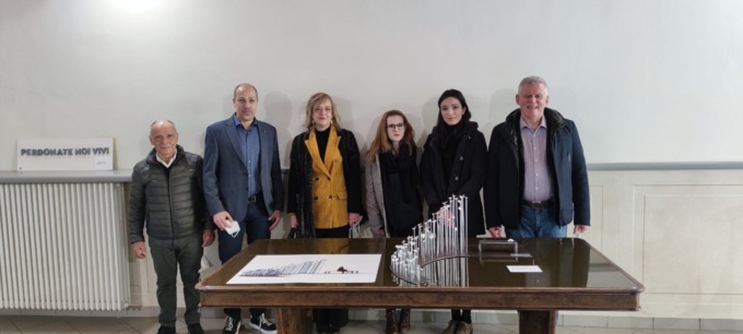 Un’opera d’arte per il Comune, ricordando le vittime del Covid