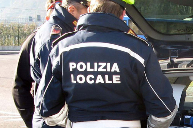 Ragazzino di 11 anni investito dal furgone di un’associazione a Cologno Monzese