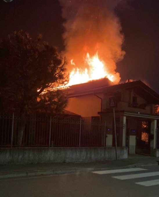 Incendio, famiglia di cinque persone rimane senza casa