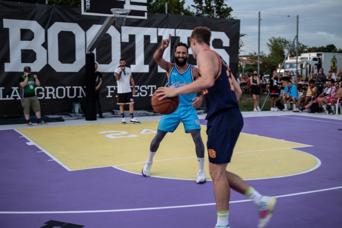 Il campo  dedicato a Kobe Bryant è scivoloso, il torneo Bigbooties streetball trasloca