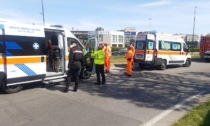 Tre ambulanze, un'automedica e Vigili del fuoco per un incidente