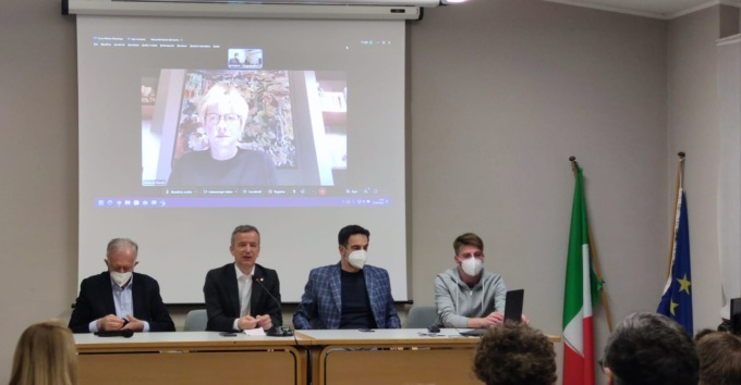 Negoziare la pace in Ucraina, istruzioni per l’uso con l’ex ministra Roberta Pinotti