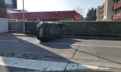 Cassina: incidente tra due auto in via Roma