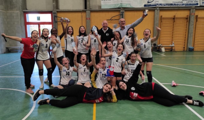 Le ragazze under 13 della pallavolo di Carugate sul tetto della Lombardia
