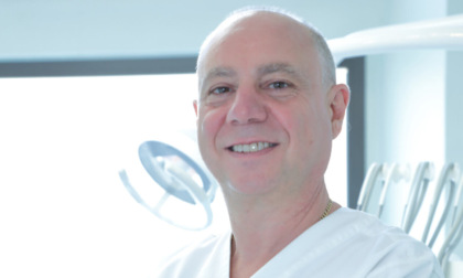 Implantologia a carico immediato postestrattiva flapless: il dott. Cavellini spiega come recuperare il sorriso in sole 48 ore!