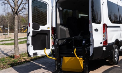 Pulmino nuovo per il trasporto di anziani e disabili fermo "ai box": non ci sono volontari per guidarlo