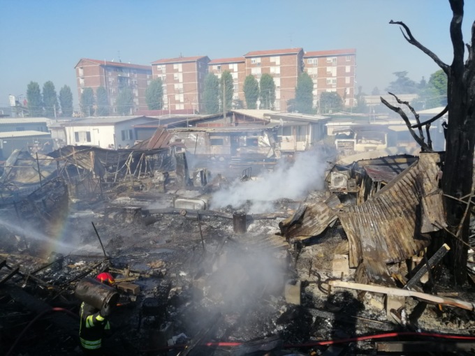 Dopo il maxi incendio, ora a Novegro si contano i danni