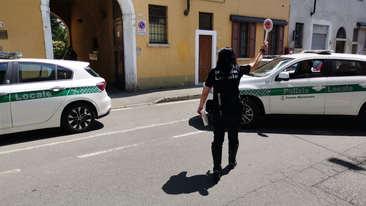Santiago Bonaldi Cassina de Pecchi soccorsi con ambulanza elisoccorso e polizia locale dopo la caduta dall'albero