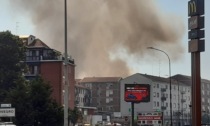 Maxi incendio a Novegro: soccorse dieci persone. Tre sono state trasportate in ospedale